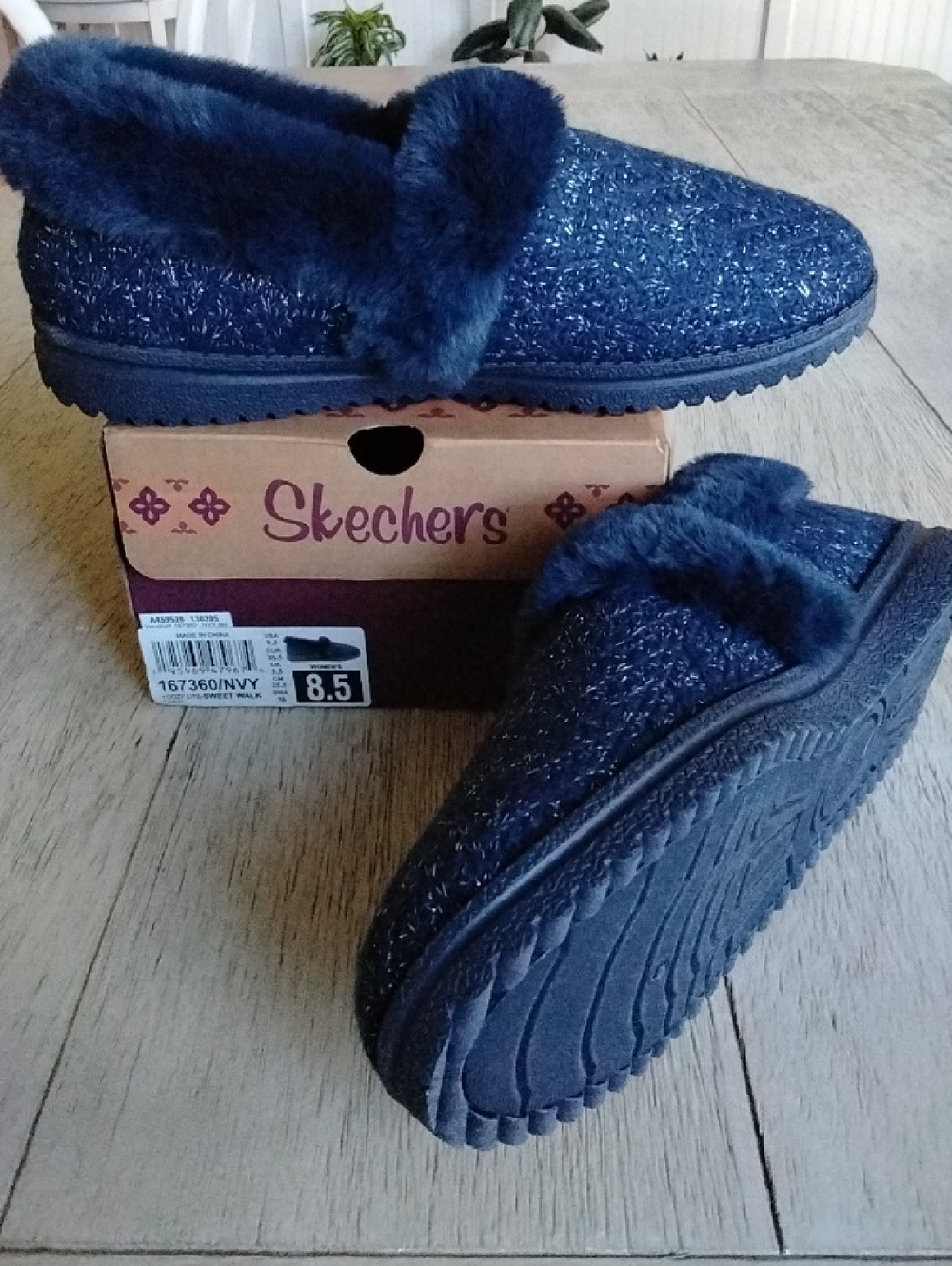 Skechers Sparkle Knit Slip-On Slippers in Navy, size 8.5.